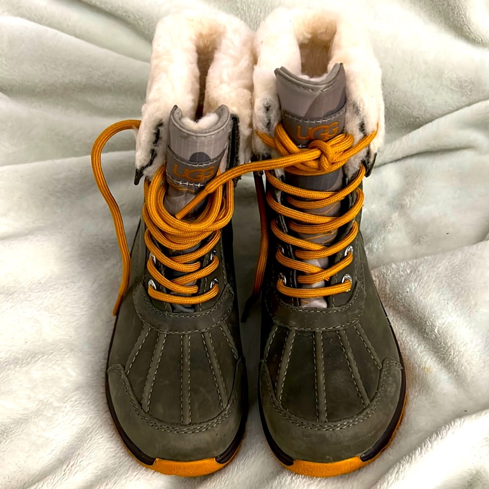 UGG K Butte II Camo Size 13. New with Box. Olive Green. Unisex Boots